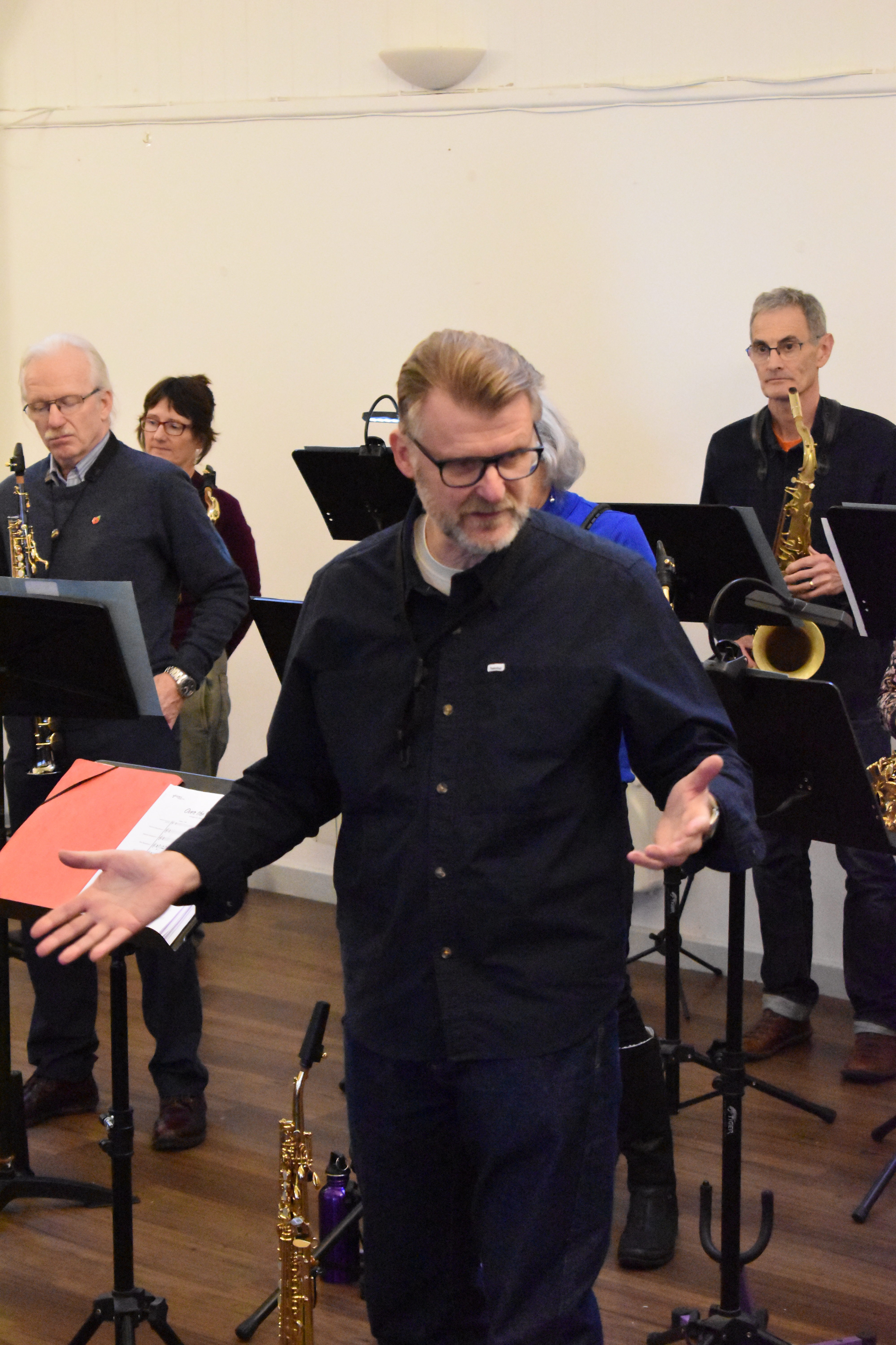 Andy Tweed - saxophonist introduces saxophone concert - tenor sax. UK sax band, amateur residential saxophone course
