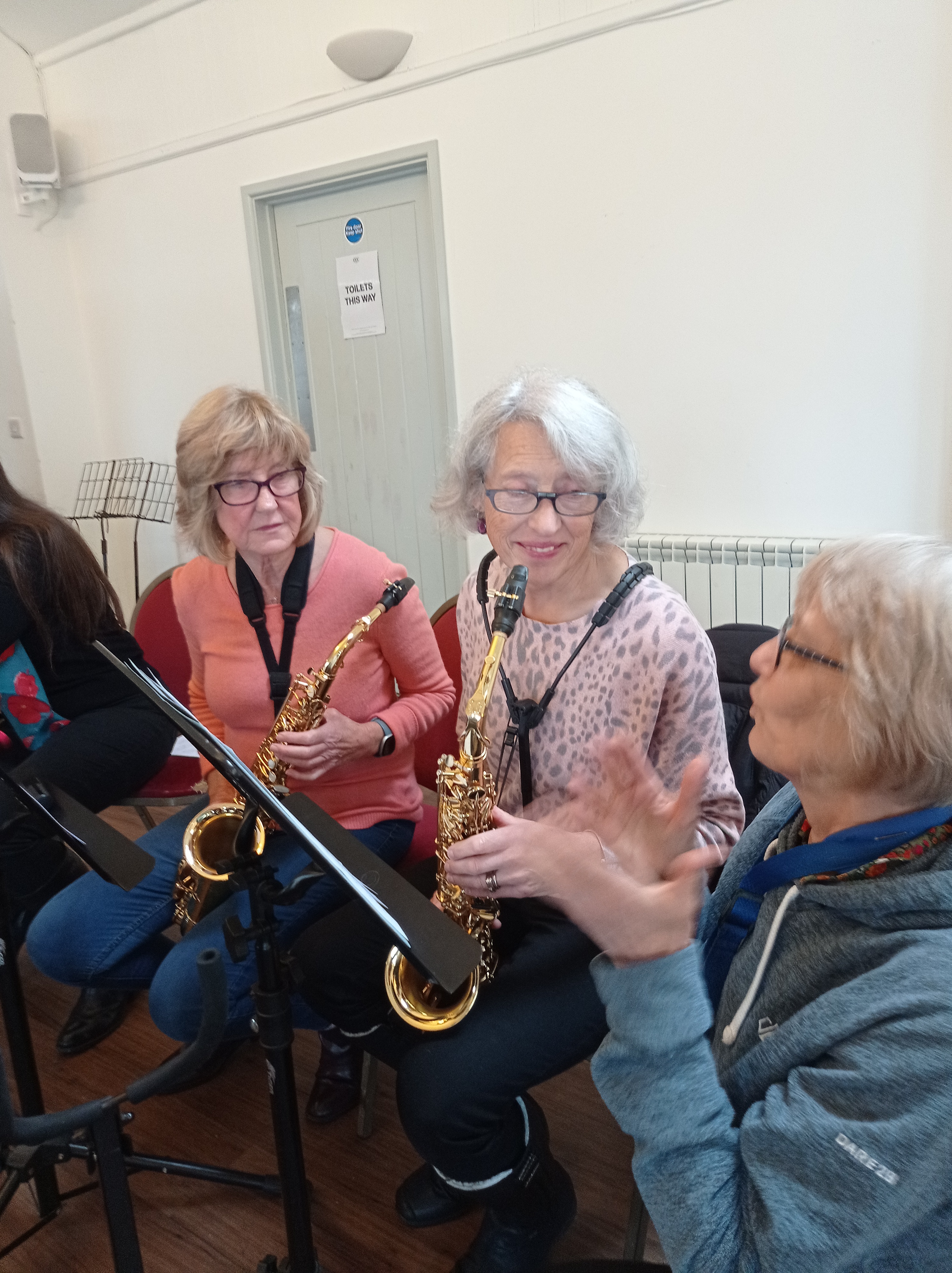 Cape Cornwall Saxophone Course - alto saxophonists discuss sax technique with Karen Street