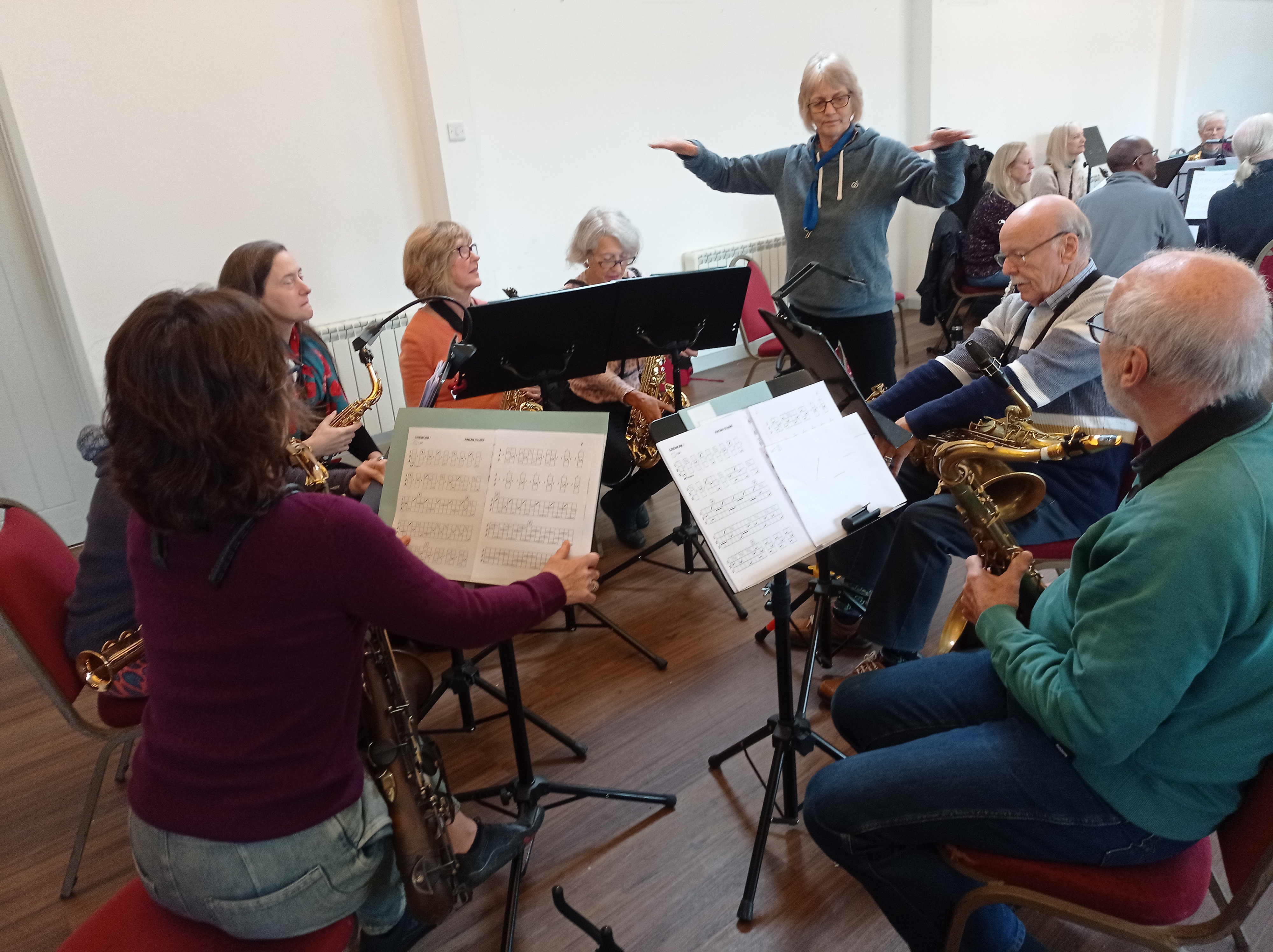 Cape Cornwall Saxophone Course -new music with Karen Street rehearsing saxophonists. Saxophone workshop, residential saxophone courses for amateurs